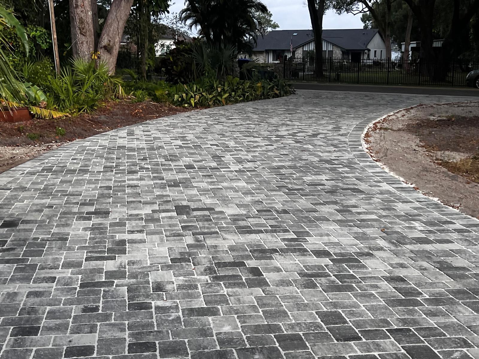 Curved approach — full driveway