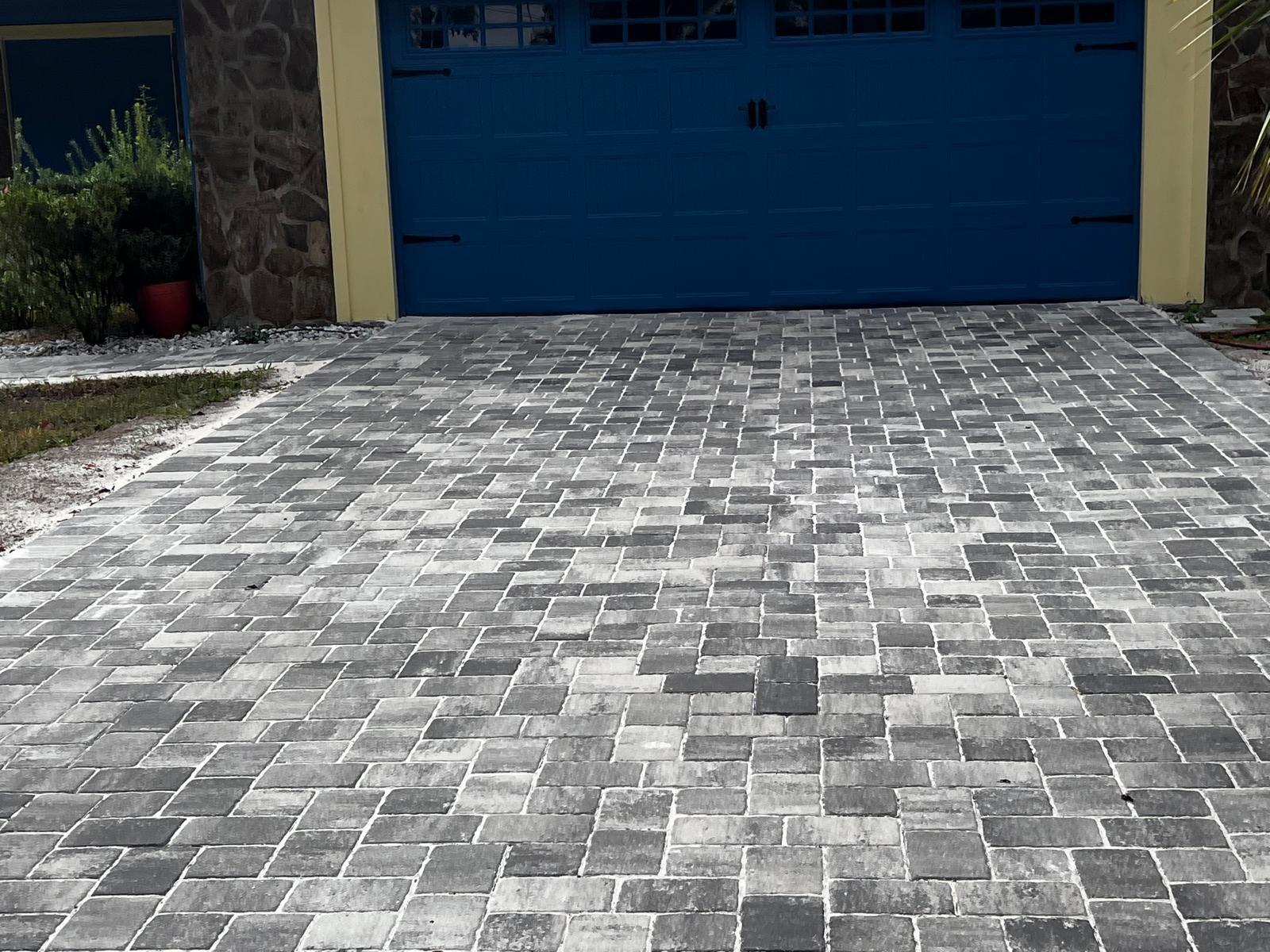 Charcoal paver driveway in Oviedo, Seminole County FL